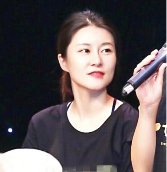 赵本山黄宏两大春晚笑星的女儿们有继承父亲的小品事业吗？