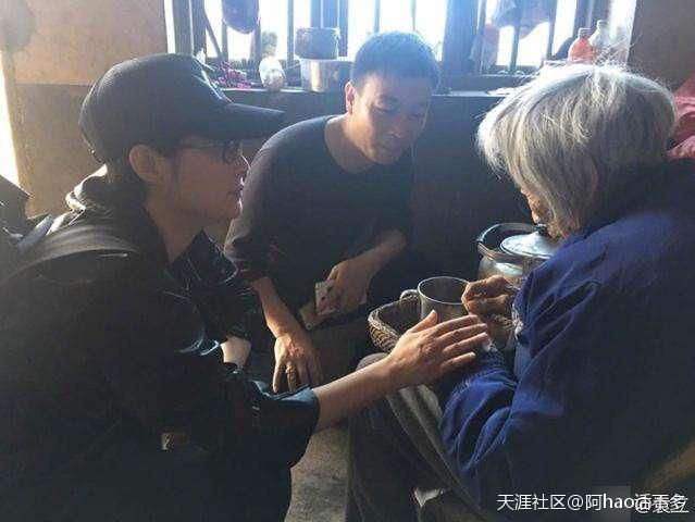 宋丹丹当导师高谈阔论捞金数钱数得手抽筋，而袁立的手却干这些事(转载)